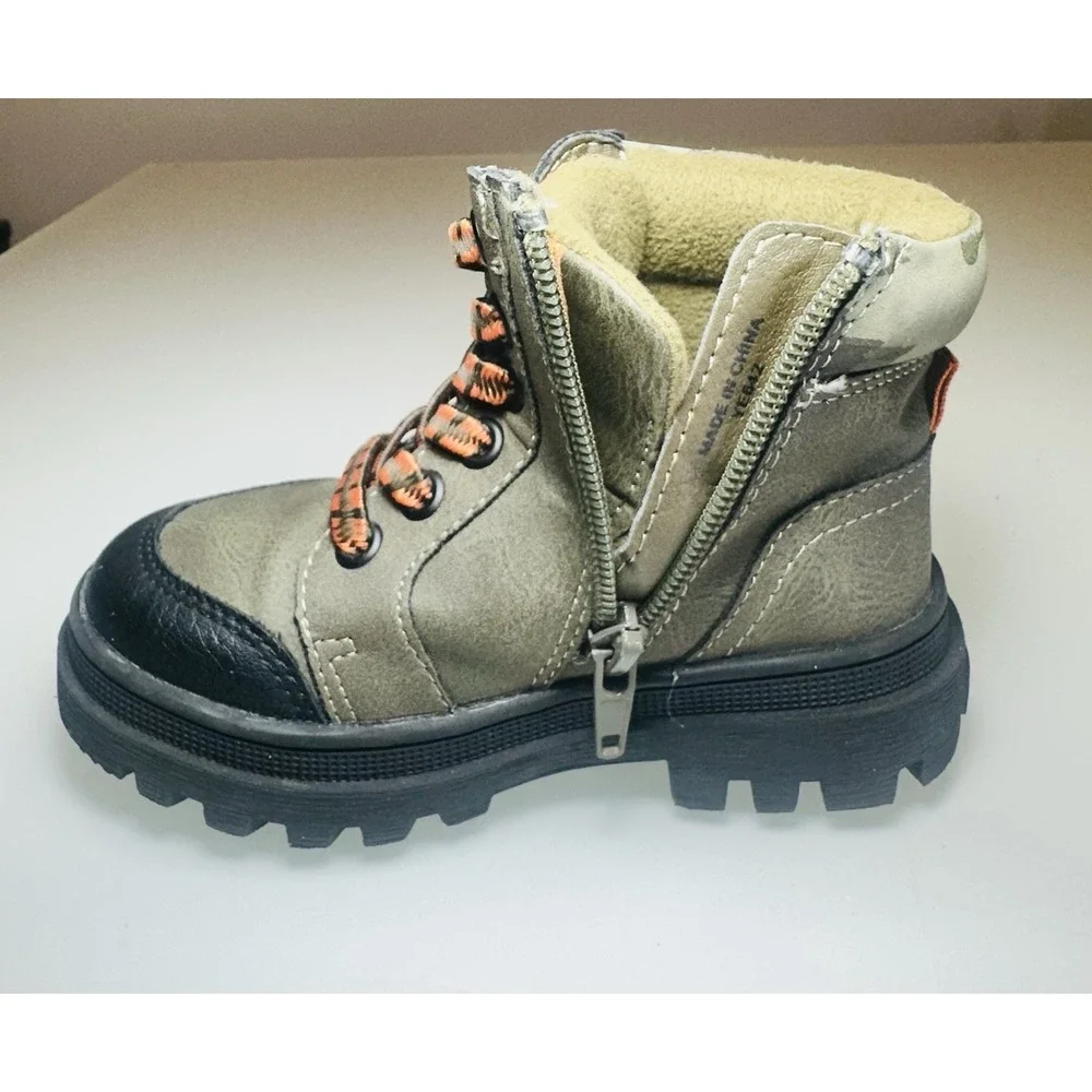 KIABI Kid's Winter Boots Boy's Olive Hiker Boot Sz US 8,5 (EU 25, 15 cm)